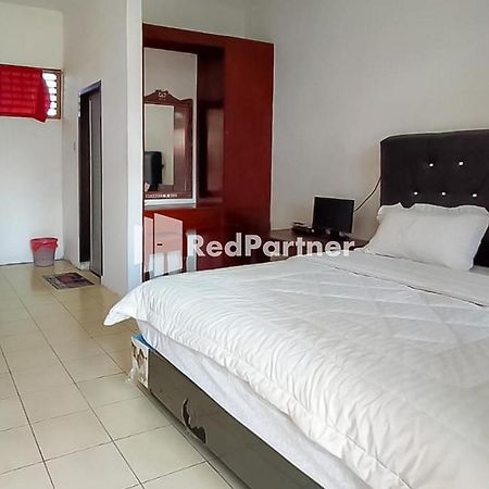 Bernard Guest House & Resto Redpartner Ambarita المظهر الخارجي الصورة