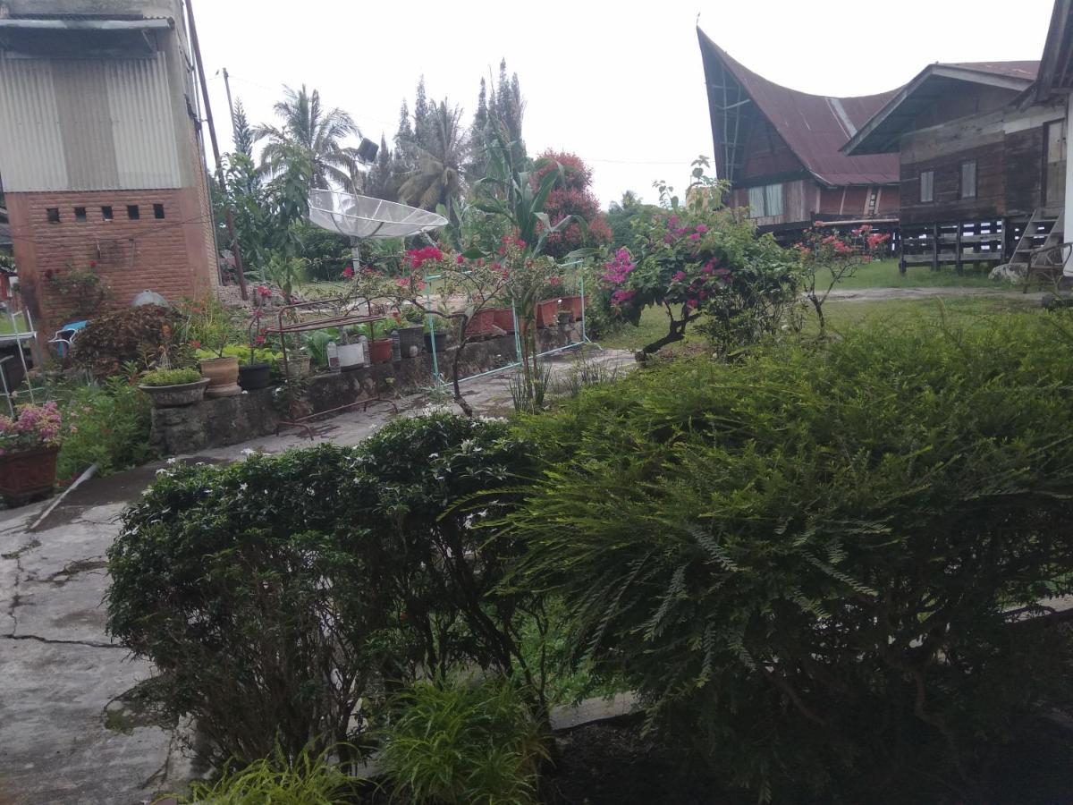 Bernard Guest House & Resto Redpartner Ambarita المظهر الخارجي الصورة