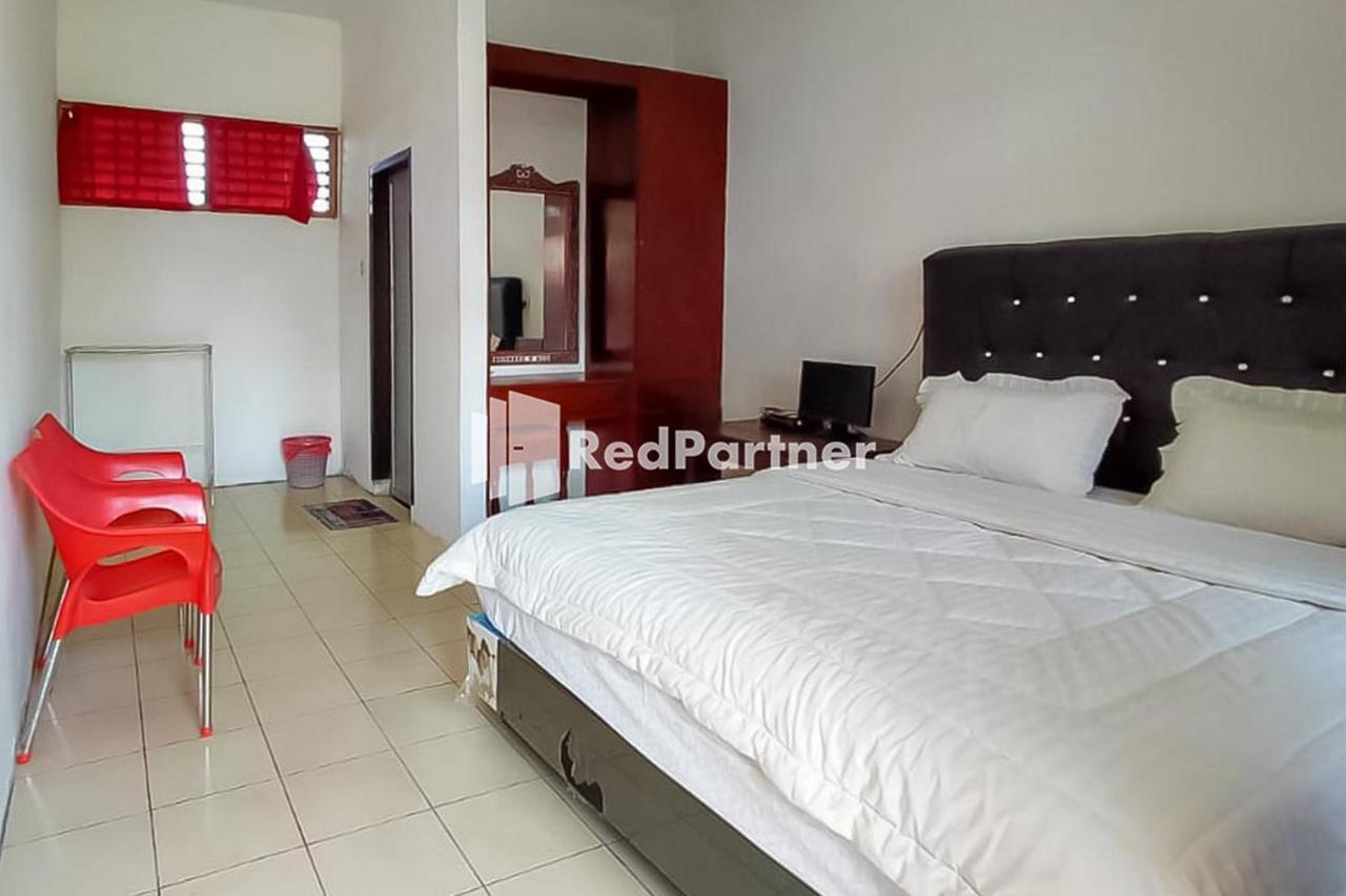 Bernard Guest House & Resto Redpartner Ambarita المظهر الخارجي الصورة