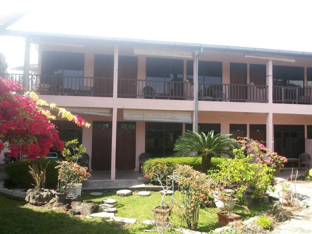 Bernard Guest House & Resto Redpartner Ambarita المظهر الخارجي الصورة