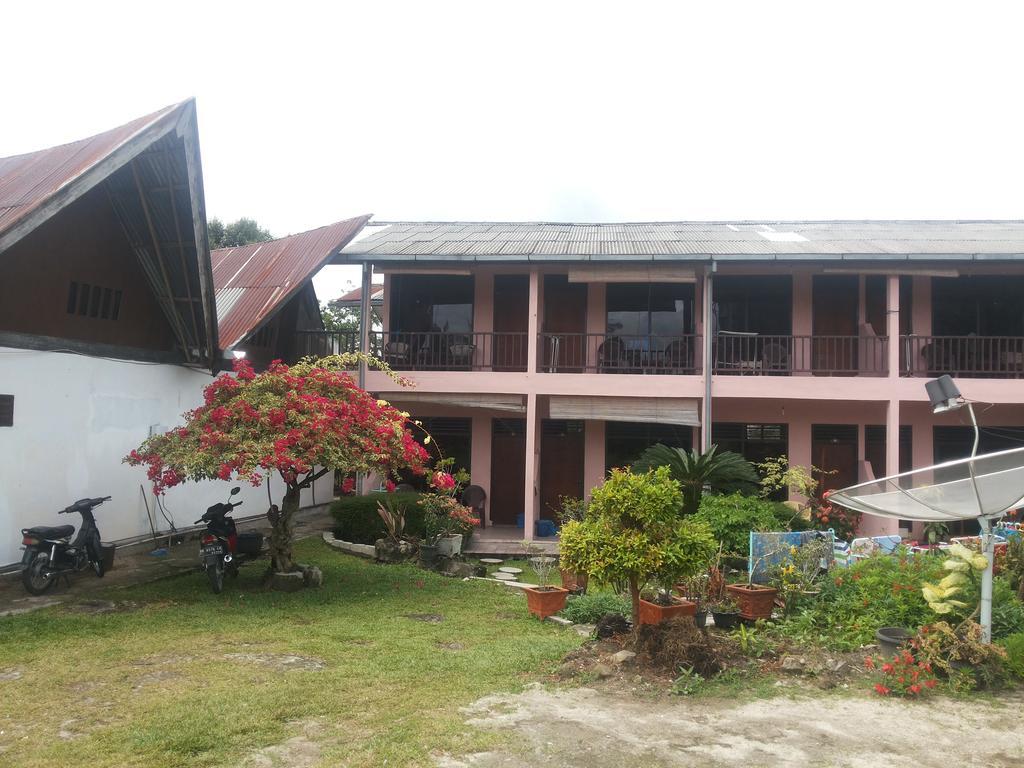 Bernard Guest House & Resto Redpartner Ambarita المظهر الخارجي الصورة